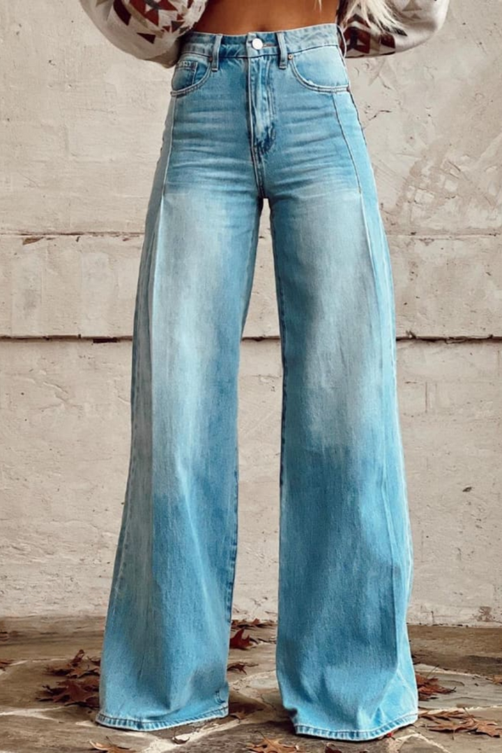 Freya | Classic High-Waist Light Wash Flared pants