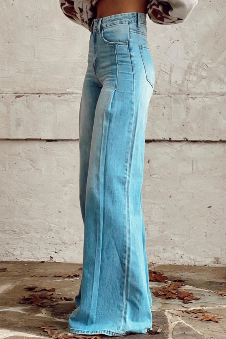Freya | Classic High-Waist Light Wash Flared pants